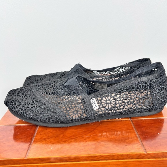 Toms black Moroccan Crochet Classic Slip-on Shoe, 10, suede insole Summer NEW - Picture 1 of 7